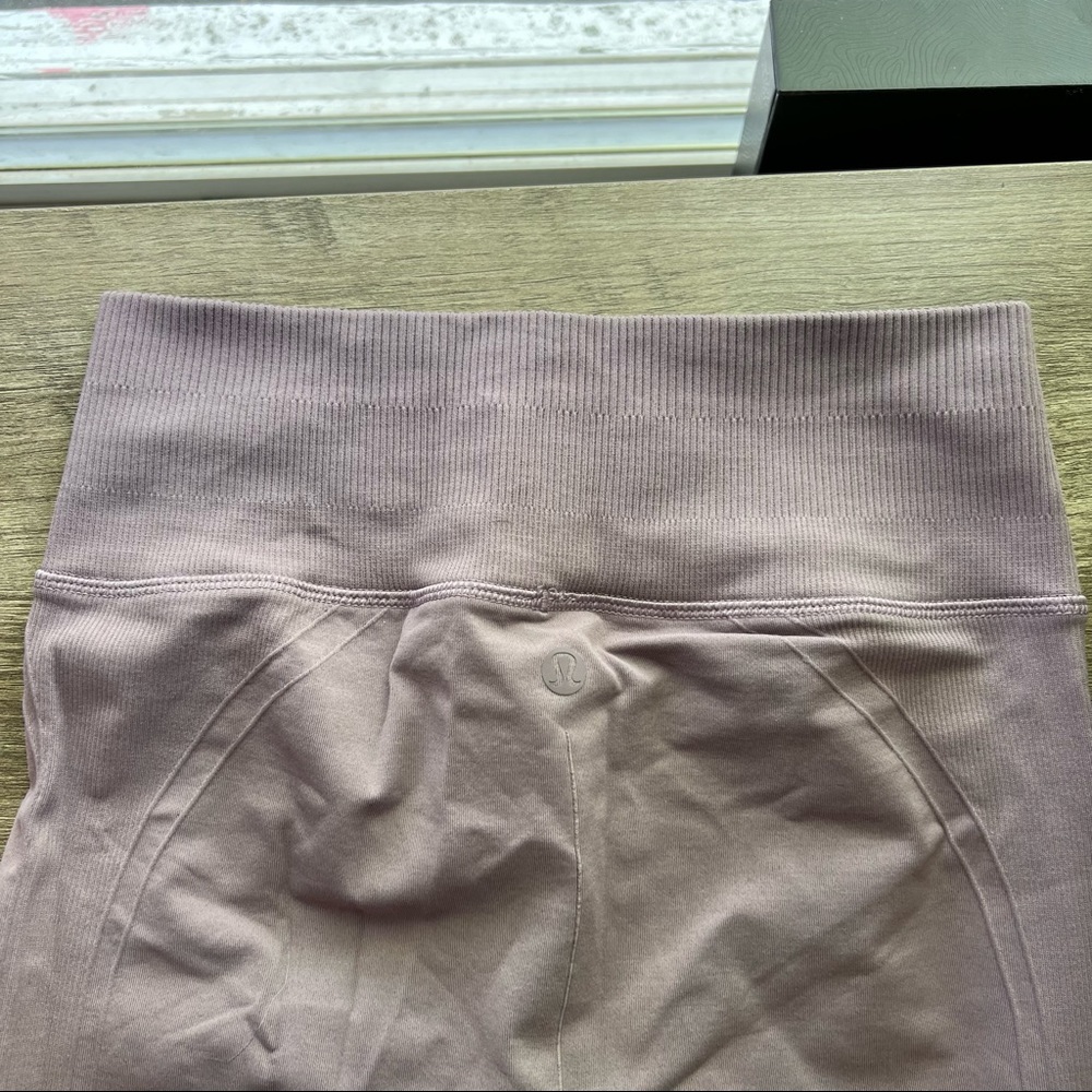 Lululemon Ribbed leggings in Plum - Picture 8 of 16